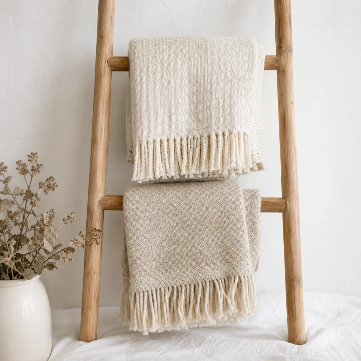 Blanket ladder buying guide checklist illustration
